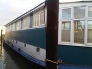 Newly refurbished houseboat 