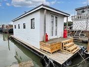 Low Maintenance Floating Home - Sea The Elephant